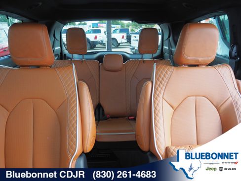 New 2026 Chrysler Pacifica Pinnacle FWD image 17