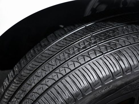 Used 2025 Land Rover Range Rover SE image 94