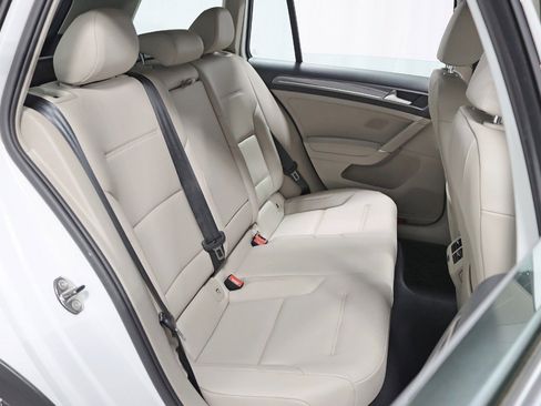 Used 2017 Volkswagen Golf Alltrack SE image 26