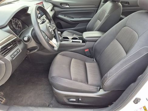 Used 2024 Nissan Altima 2.5 SV FWD image 13