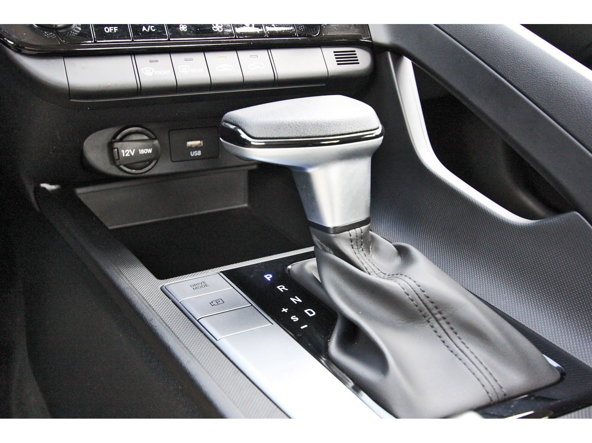 Used 2024 Hyundai Elantra SEL FWD image 29