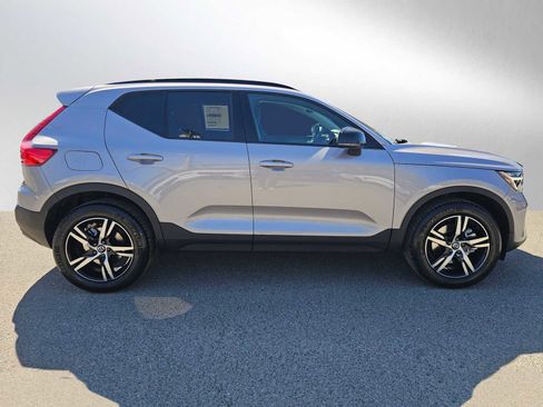 New 2026 Volvo XC40 B5 Core w/ Climate Package AWD/4WD image 2