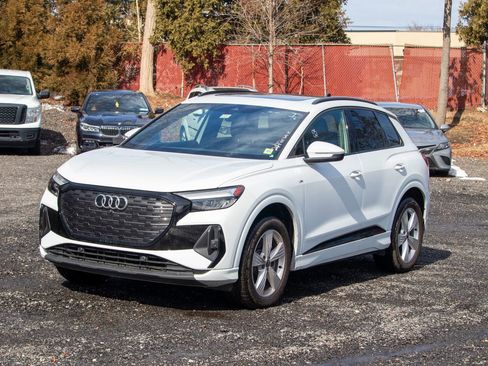 Used 2024 Audi Q4 e-tron Premium image 1