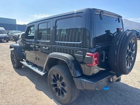 Used 2023 Jeep Wrangler Unlimited Sahara w/ Cold Weather Group AWD/4WD image 7