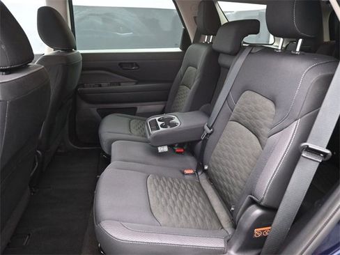 Used 2025 Nissan Pathfinder SV image 13