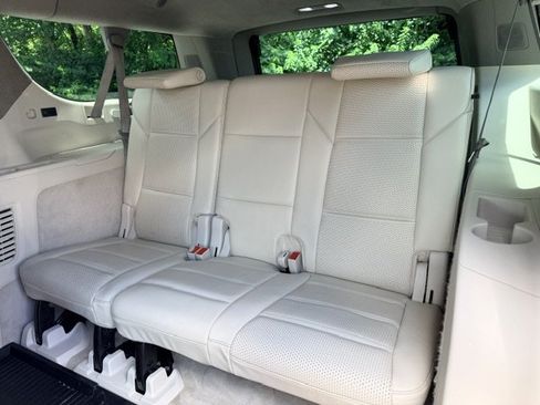 Used 2021 Cadillac Escalade ESV Sport Platinum AWD/4WD image 17
