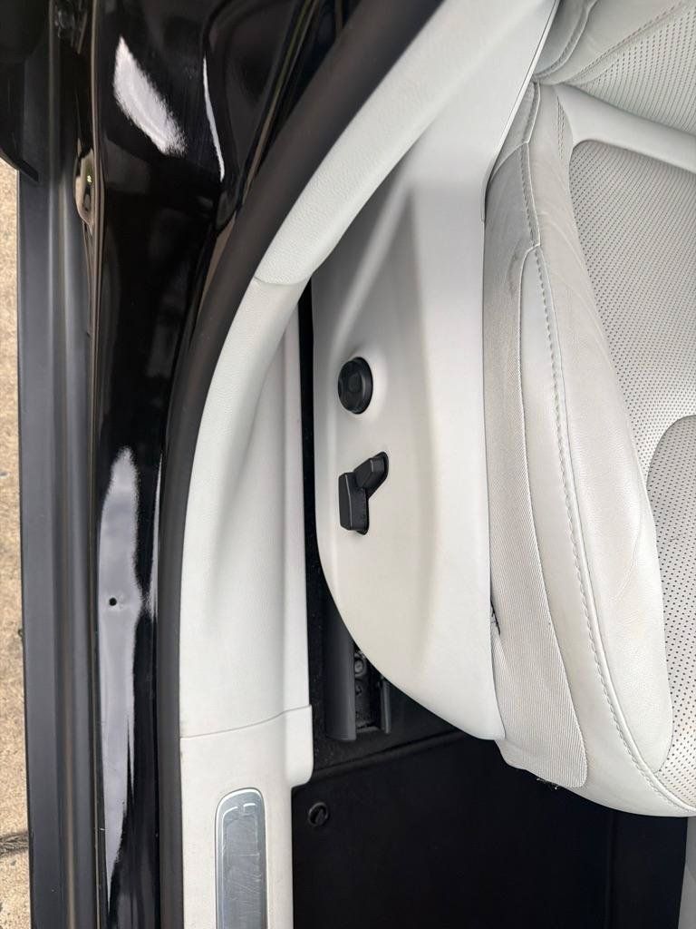 Used 2019 Jeep Cherokee Limited FWD image 27