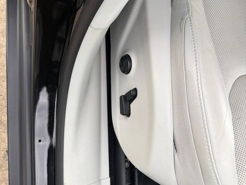 Used 2019 Jeep Cherokee Limited FWD image 27