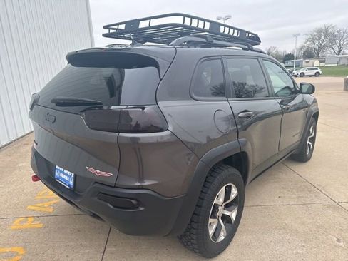 Used 2015 Jeep Cherokee Trailhawk w/ Leather Interior Group AWD/4WD image 8