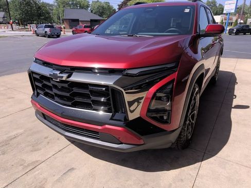 Used 2025 Chevrolet Equinox ACTIV w/ Safety and Technology Package FWD image 5