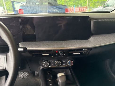 Used 2025 Nissan Kicks SV FWD image 6