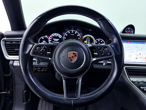 Used 2018 Porsche Panamera image 33