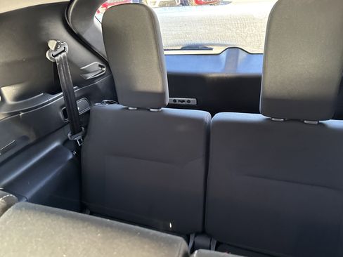 Used 2022 Mitsubishi Outlander ES image 28