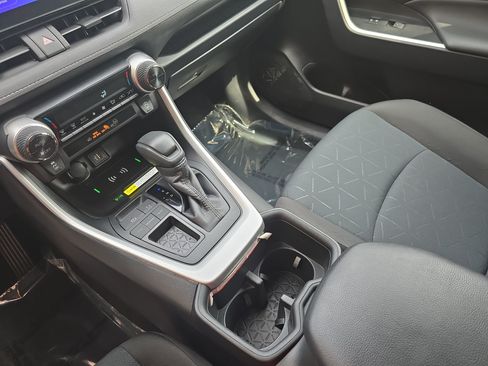 Used 2025 Toyota RAV4 XLE w/ Convenience Package FWD image 24