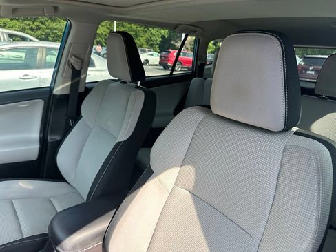 Used 2018 Toyota RAV4 XLE AWD/4WD image 22