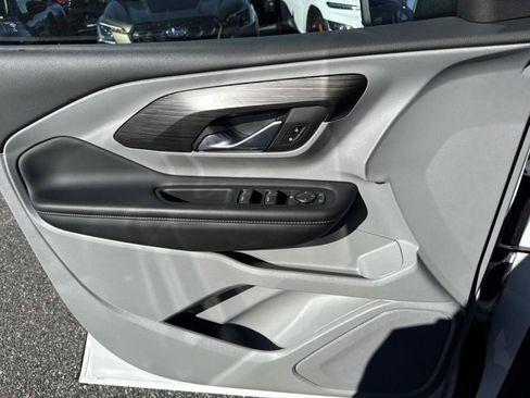 Used 2024 GMC Terrain SLE image 7