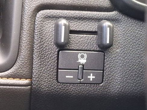 Used 2022 GMC Canyon AT4 image 24