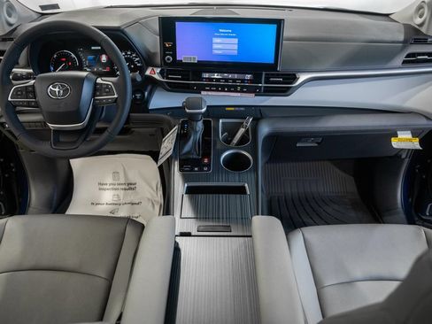 New 2026 Toyota Sienna XLE FWD image 20