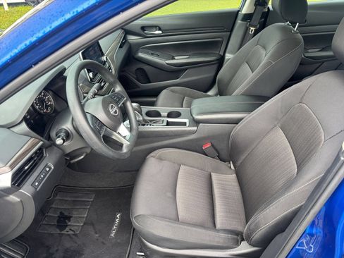 Used 2025 Nissan Altima 2.5 SV FWD image 28