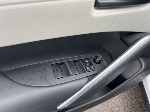 Used 2023 Toyota Corolla Cross L image 21