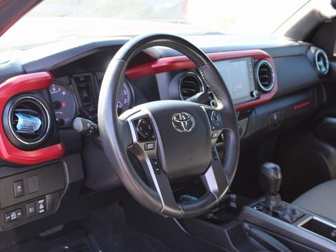 Used 2021 Toyota Tacoma TRD Off-Road image 9