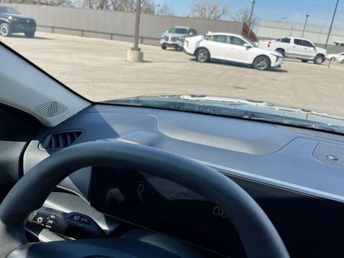 Used 2025 Kia K4 LXS image 33