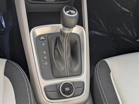 New 2025 Hyundai Venue SEL image 17