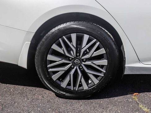 Used 2023 Nissan Altima 2.5 SV image 5