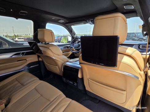 Used 2022 Jeep Grand Wagoneer Series III w/ Rear Seat Video Group 1 AWD/4WD image 5