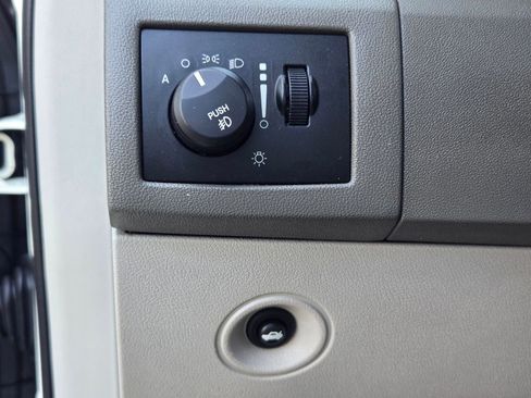 Used 2010 Chrysler 300 Touring RWD image 15