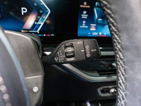 Used 2024 BMW X7 xDrive40i w/ M Sport Package image 28