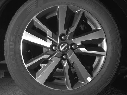 Used 2025 Nissan Versa SV image 15