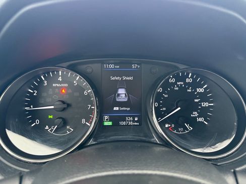 Used 2018 Nissan Rogue SV image 15