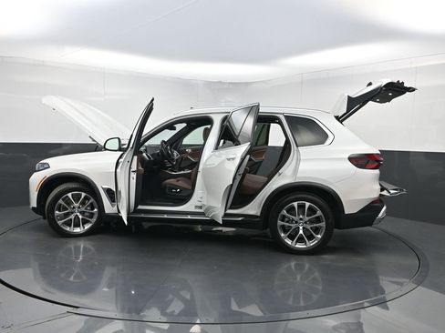 Used 2025 BMW X5 xDrive40i AWD/4WD image 41