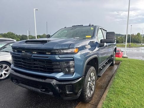 Used 2024 Chevrolet Silverado 2500 Custom w/ Custom Convenience Package AWD/4WD image 1
