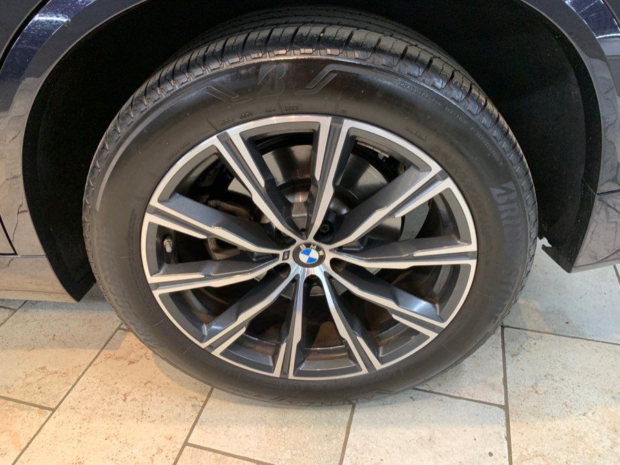 Used 2023 BMW X5 xDrive40i w/ M Sport Package AWD/4WD image 11