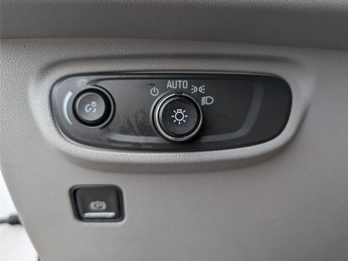Used 2024 GMC Terrain SLE FWD image 25