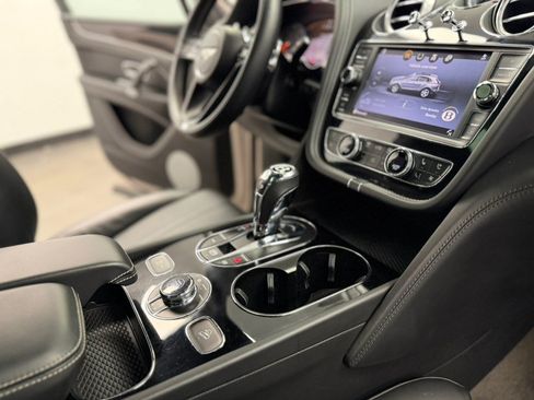 Used 2019 Bentley Bentayga AWD/4WD image 58