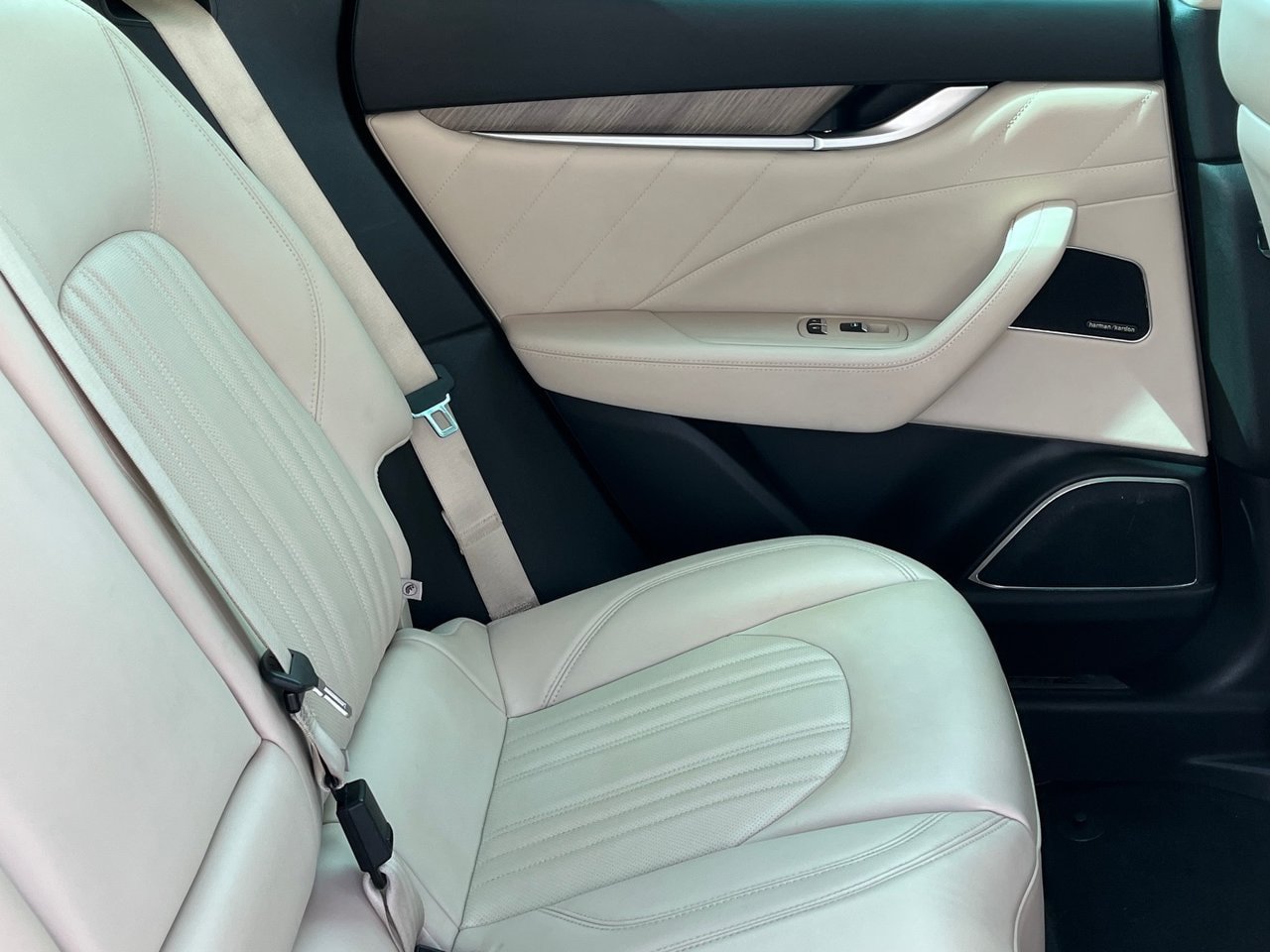 Used 2019 Maserati Levante GranLusso AWD/4WD image 11
