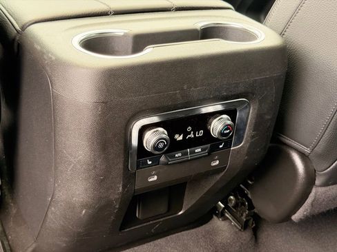 Used 2024 GMC Yukon XL Denali RWD image 17