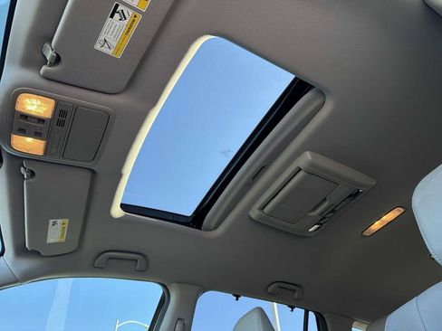 Used 2017 Honda Pilot Touring image 13