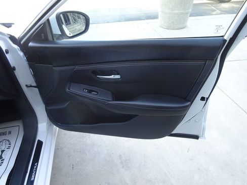 Used 2025 Nissan Sentra SV FWD image 29