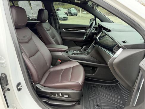 Used 2021 Cadillac XT6 Premium Luxury image 11