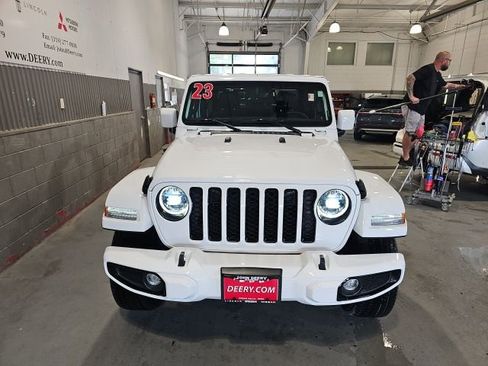 Used 2023 Jeep Gladiator Overland AWD/4WD image 8