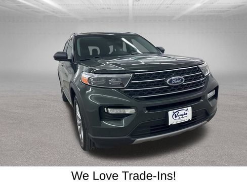 Used 2024 Ford Explorer XLT w/ Equipment Group 202A AWD/4WD image 3