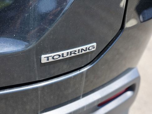 Used 2025 Honda Pilot Touring image 10