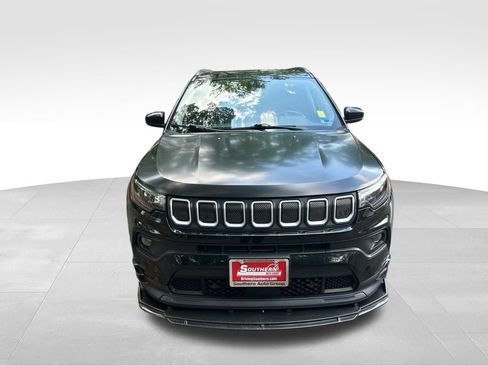 Used 2022 Jeep Compass Latitude w/ Sun and Sound Group AWD/4WD image 9