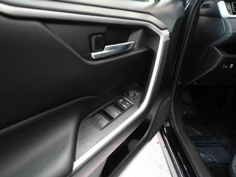 Certified 2025 Toyota RAV4 XLE AWD/4WD image 8