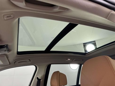 Used 2025 BMW X7 xDrive40i w/ Premium Package image 32