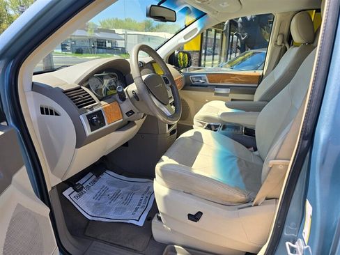 Used 2008 Chrysler Town & Country Limited w/ Trailer Tow Group FWD image 11